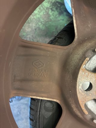 Renault Clio del 2002 4 llantas aluminio 185/55/15