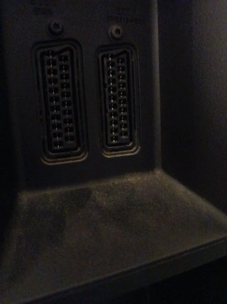Televisión Philips Negra con adaptador de TDT .