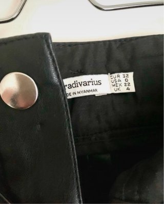 Falda Midi Polipiel Negra Stradivarius Talla XS