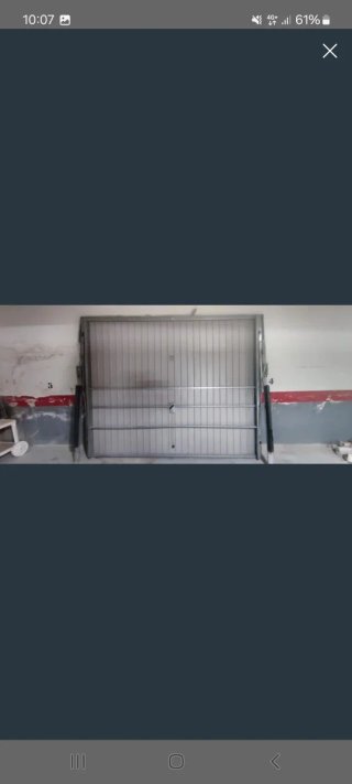 Puerta de garaje abatible