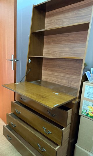 Librero y escritorio de madera
