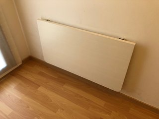 Habitación juvenil: Cama compacta y armario