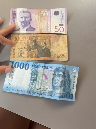 Pacchetti di Banconote: Serbia, Colombia, Ungheria