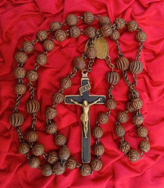 Muy Antiguo Rosario de madera tallada siglo XIX.