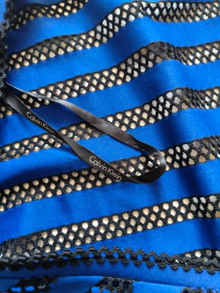 Vestido Calvin Klein Rayas Azul y Negro.