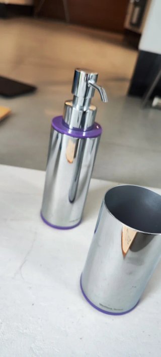Dispensador jabón metal y plástico