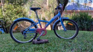 Bicicleta azul Decathlon