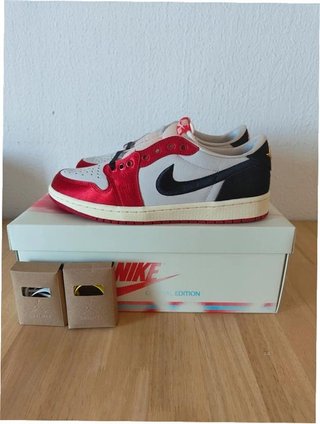 Jordan 1 Low OG Trophy Room Rookie Card