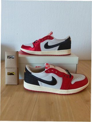 Jordan 1 Low OG Trophy Room Rookie Card