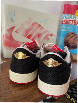 Jordan 1 Retro Low OG Trophy Room Rookie Card