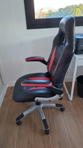 Silla de escritorio ergonómica negra y roja