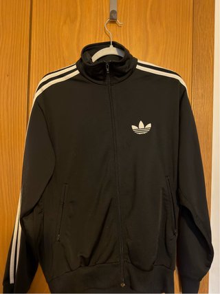 Chaqueta Adidas Negra con Rayas Blancas