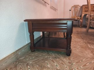 Mesita de noche de madera