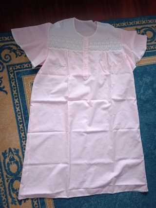 Lote de cuatro camisones azul y rosa con encaje