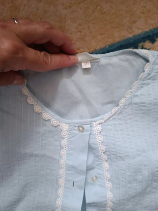 Lote de cuatro camisones azul y rosa con encaje