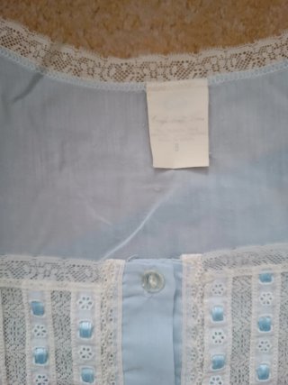 Lote de cuatro camisones azul y rosa con encaje