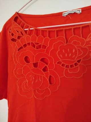 Camiseta naranja bordado inglés Talla S