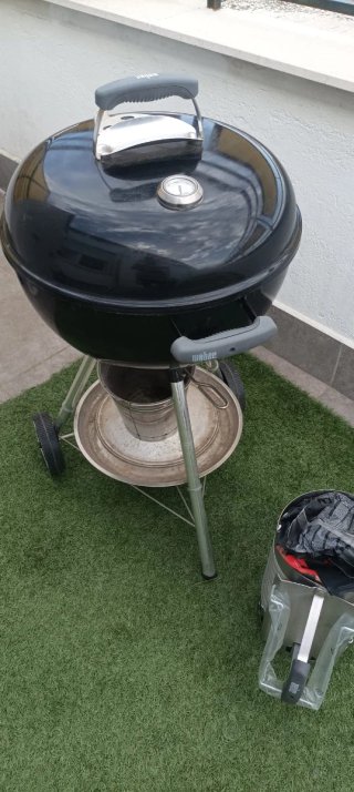 Barbacoa Weber Negra y Plateada Incluye encendedor