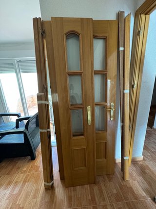 Puerta de salón madera maciza.