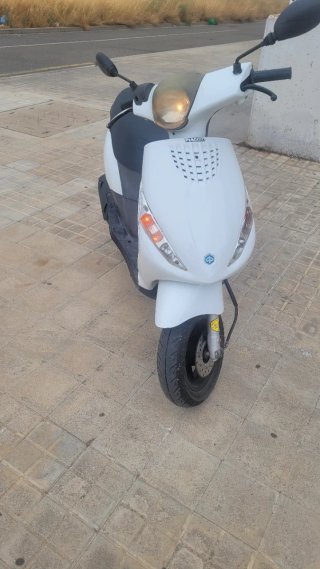Piaggio Zip Scooter Blanco