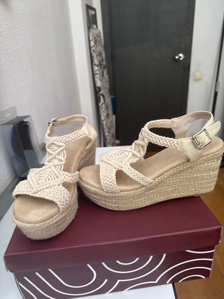 Sandalias cuña beige mujer Usadas una vez