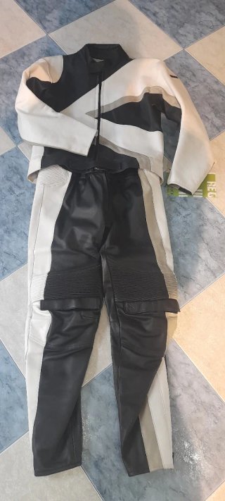 Traje de moto cuero blanco y negro