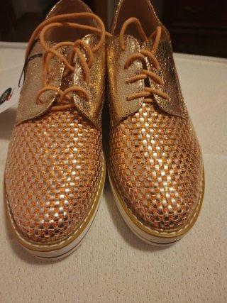 Zapatos dorados y naranjas mujer
