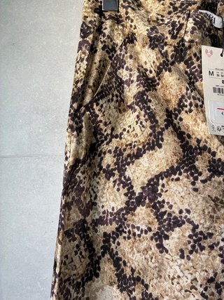 Pantalón Zara estampado serpiente Talla M