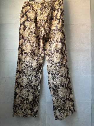 Pantalón Zara estampado serpiente Talla M