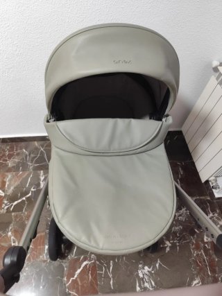 Carro de bebé verde