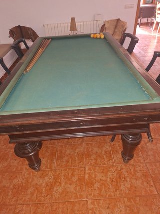 Mesa de billar antigua de madera