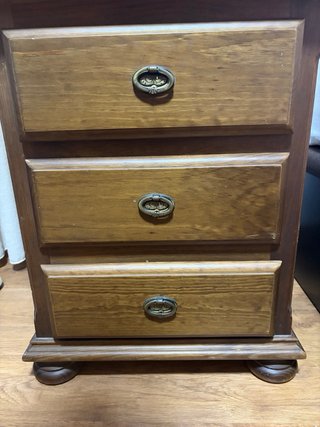 Escritorio de madera con cristal
