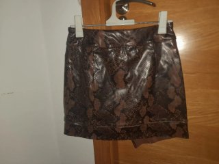 Falda estampada efecto piel serpiente pitón