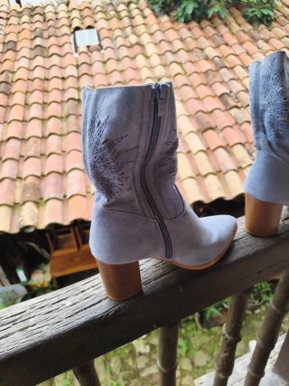 Botines camperos azules con cremallera