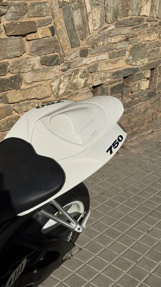Suzuki GSXR 750 K7
