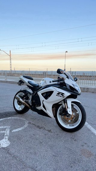 Suzuki GSXR 750 K7