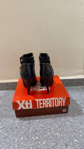 Botines XTI negros talla 39