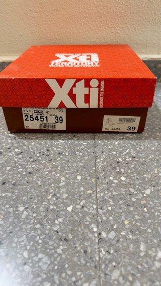 Botines XTI negros talla 39