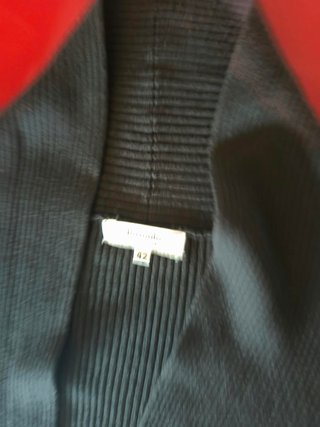 Chaqueta larga negra sin botones