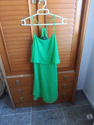 Vestido verde corto Tahari Talla 0
