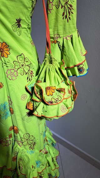 TRAJE DE FLAMENCA VERDE LIMA CON BORDADOS