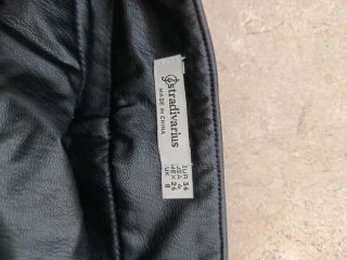 Pantalón polipiel Stradivarius Talla S