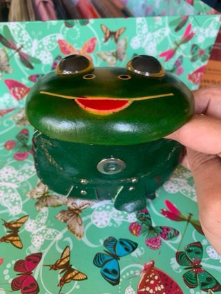 Cartera artesana piel rana