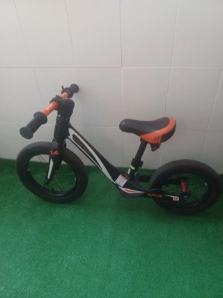 Bicicleta sin pedales APUS 14