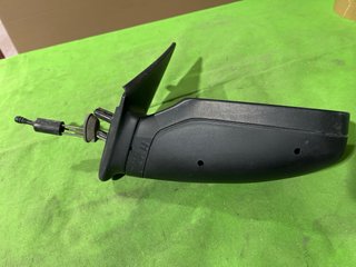 Retrovisor Derecho Peugeot 106