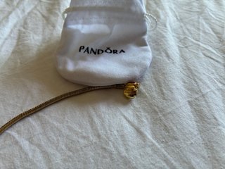 Pulsera Pandora Bella y Bestia Rosa Dorada