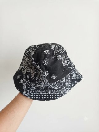 Gorro bucket estampado bandana