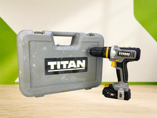 Taladro Percutor Titan TTI884COM