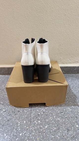 Botines tacón blanco cremallera talla 39