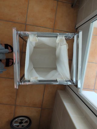 Cesto Ropa Sucia Metálico con Ruedas